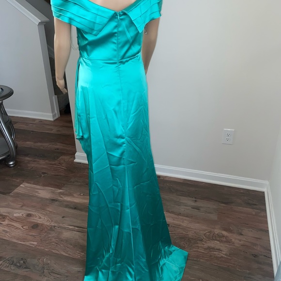 Green Turquoise Evening dress - Picture 5 of 5